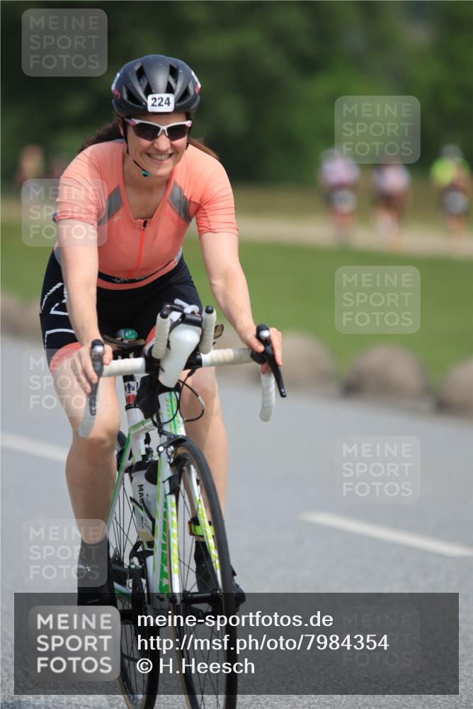 21.06.2025 - 27. Vierlanden-Triathlon H.Heesch http://msf.ph/oto/7984354 15.06.2025 11:22:07 Radfahren 224, 653 meine-sportfotos.de