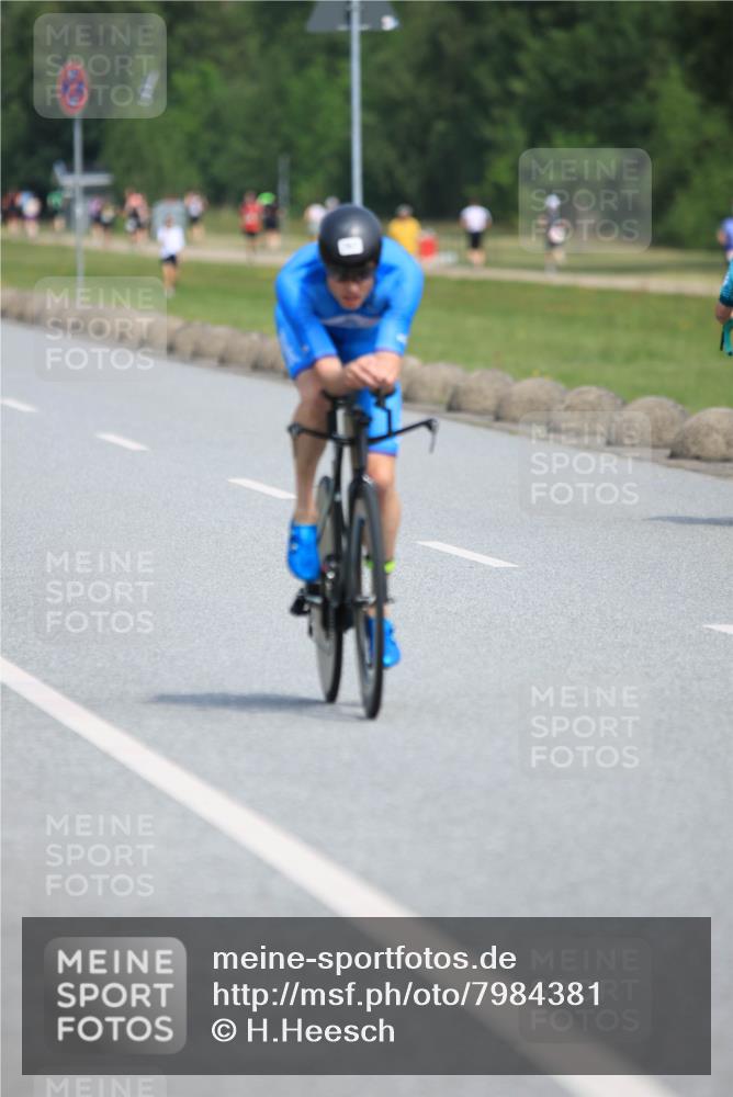 21.06.2025 - 27. Vierlanden-Triathlon H.Heesch http://msf.ph/oto/7984381 15.06.2025 11:22:21 Radfahren 19, 218, 767, 920 meine-sportfotos.de