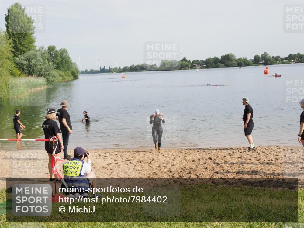 21.06.2025 - 27. Vierlanden-Triathlon MichiJ http://msf.ph/oto/7984402 15.06.2026 09:09:00 Schwimmen 199, 204 meine-sportfotos.de