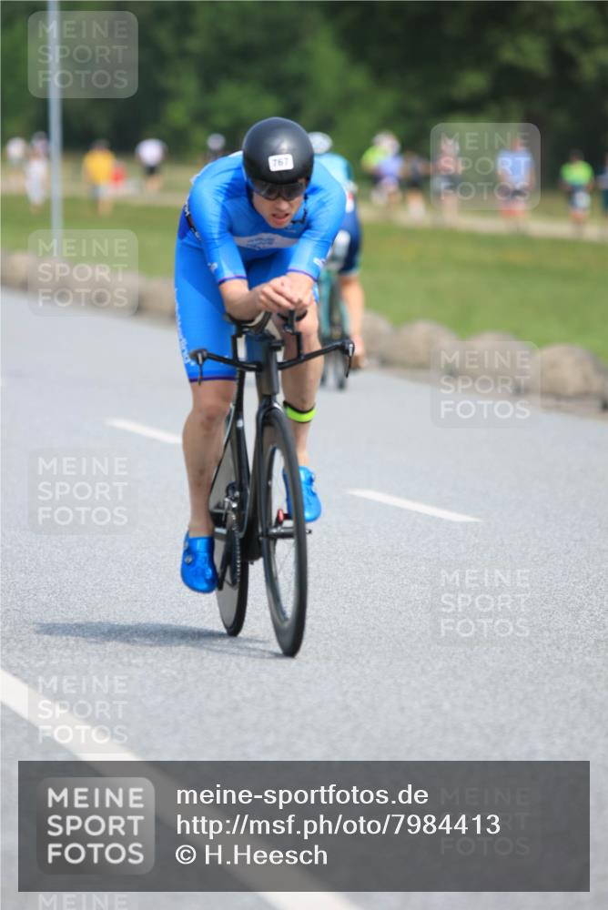 21.06.2025 - 27. Vierlanden-Triathlon H.Heesch http://msf.ph/oto/7984413 15.06.2025 11:22:22 Radfahren 19, 218, 767, 920 meine-sportfotos.de