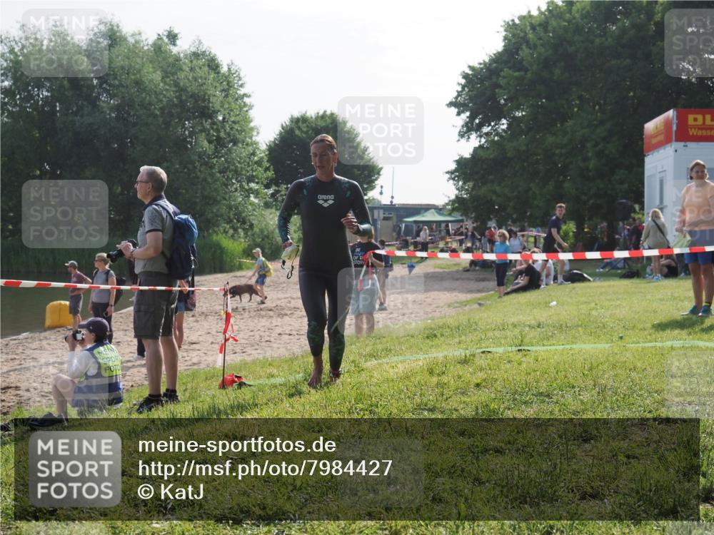 15.06.2025 - 27. Vierlanden-Triathlon KatJ http://msf.ph/oto/7984427 15.06.2025 08:55:41 Schwimmen 225 meine-sportfotos.de