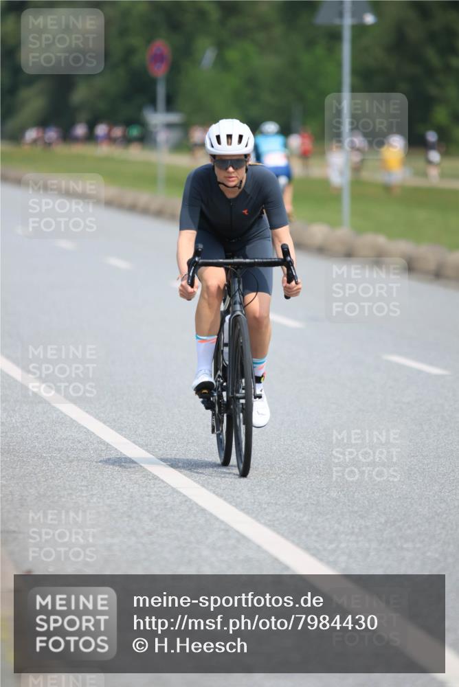 21.06.2025 - 27. Vierlanden-Triathlon H.Heesch http://msf.ph/oto/7984430 15.06.2025 11:22:24 Radfahren 19, 198, 218, 767, 920 meine-sportfotos.de