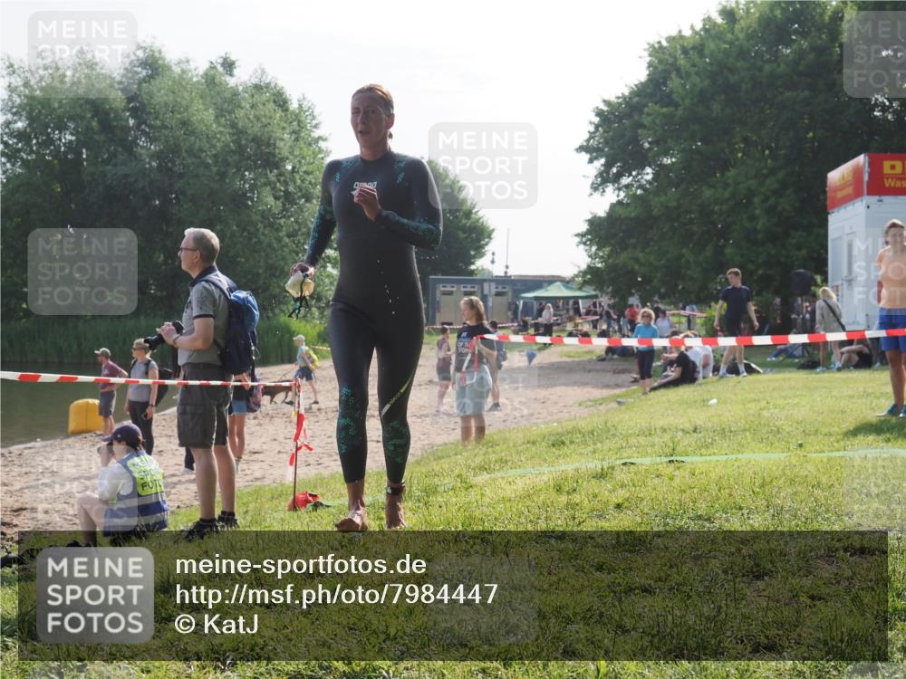15.06.2025 - 27. Vierlanden-Triathlon KatJ http://msf.ph/oto/7984447 15.06.2025 08:55:41 Schwimmen 225 meine-sportfotos.de
