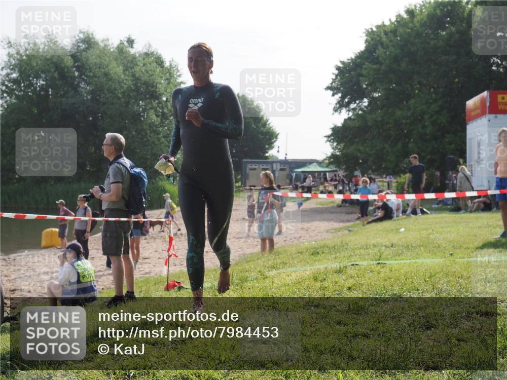 15.06.2025 - 27. Vierlanden-Triathlon KatJ http://msf.ph/oto/7984453 15.06.2025 08:55:42 Schwimmen 225 meine-sportfotos.de