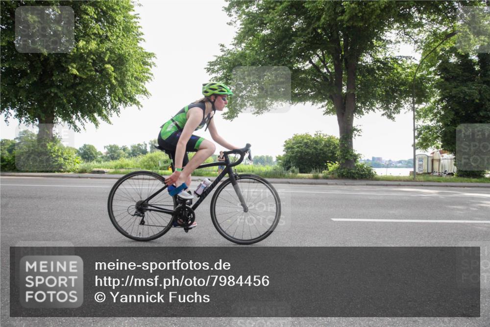 15.06.2025 - 7 Türme Triathlon Yannick Fuchs http://msf.ph/oto/7984456 15.06.2025 09:55:33 Radfahren 122, 123, 124 meine-sportfotos.de