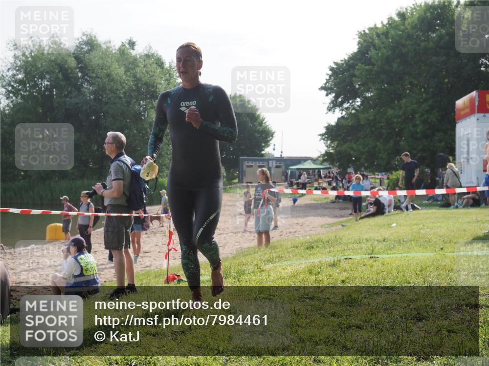 15.06.2025 - 27. Vierlanden-Triathlon KatJ http://msf.ph/oto/7984461 15.06.2025 08:55:42 Schwimmen 225 meine-sportfotos.de