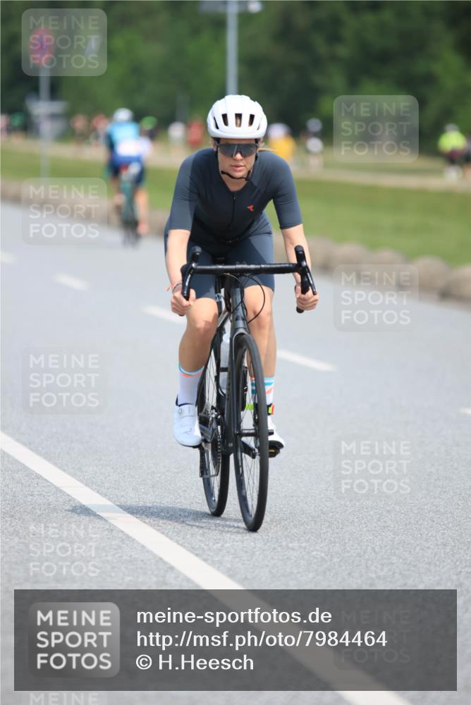 21.06.2025 - 27. Vierlanden-Triathlon H.Heesch http://msf.ph/oto/7984464 15.06.2025 11:22:25 Radfahren 198, 218, 767, 920 meine-sportfotos.de