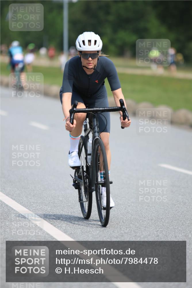 21.06.2025 - 27. Vierlanden-Triathlon H.Heesch http://msf.ph/oto/7984478 15.06.2025 11:22:25 Radfahren 198, 218, 767, 920 meine-sportfotos.de