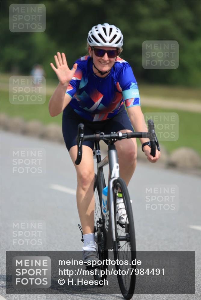 15.06.2025 - 27. Vierlanden-Triathlon H.Heesch http://msf.ph/oto/7984491 15.06.2025 11:00:30 Radfahren 157, 162, 227, 417, 489, 571, 638, 650 meine-sportfotos.de