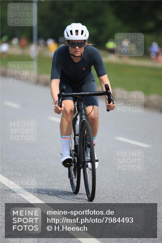 21.06.2025 - 27. Vierlanden-Triathlon H.Heesch http://msf.ph/oto/7984493 15.06.2025 11:22:25 Radfahren 198, 218, 767, 920 meine-sportfotos.de