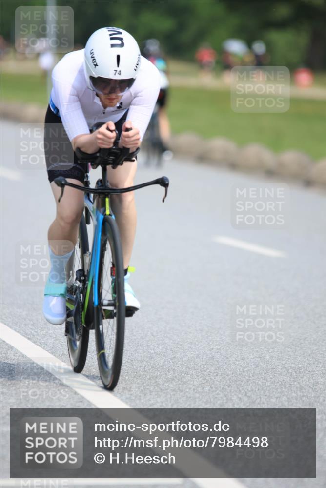 21.06.2025 - 27. Vierlanden-Triathlon H.Heesch http://msf.ph/oto/7984498 15.06.2025 11:22:34 Radfahren 74, 198, 785, 791, 951, 960 meine-sportfotos.de