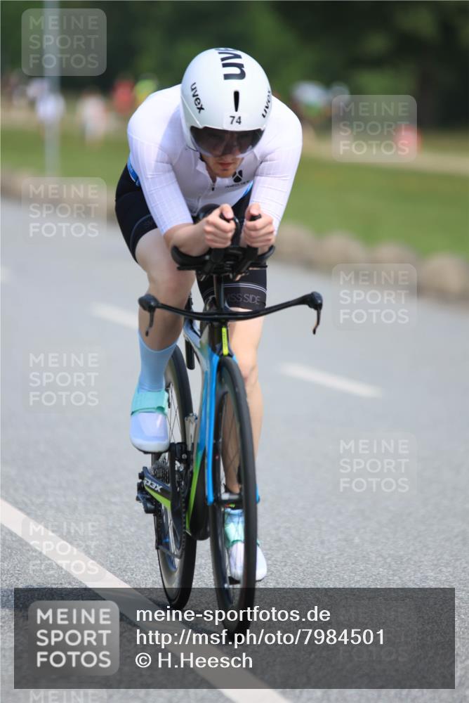 21.06.2025 - 27. Vierlanden-Triathlon H.Heesch http://msf.ph/oto/7984501 15.06.2025 11:22:34 Radfahren 74, 198, 785, 791, 951, 960 meine-sportfotos.de