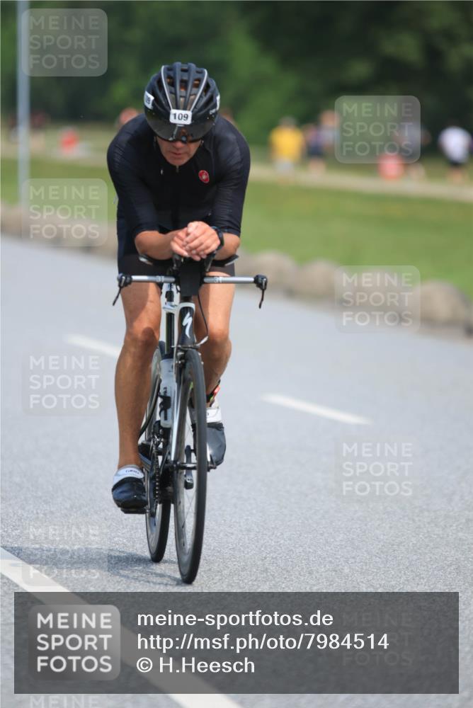 21.06.2025 - 27. Vierlanden-Triathlon H.Heesch http://msf.ph/oto/7984514 15.06.2025 11:22:56 Radfahren 109, 770, 776, 946, 963 meine-sportfotos.de