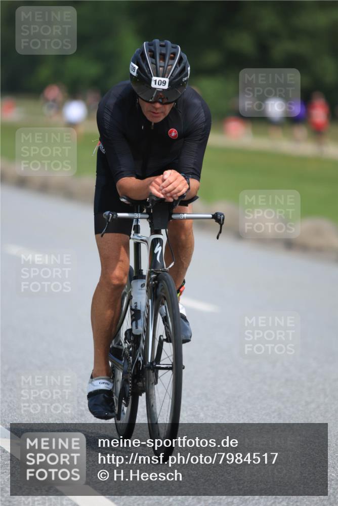 21.06.2025 - 27. Vierlanden-Triathlon H.Heesch http://msf.ph/oto/7984517 15.06.2025 11:22:56 Radfahren 109, 770, 776, 946, 963 meine-sportfotos.de