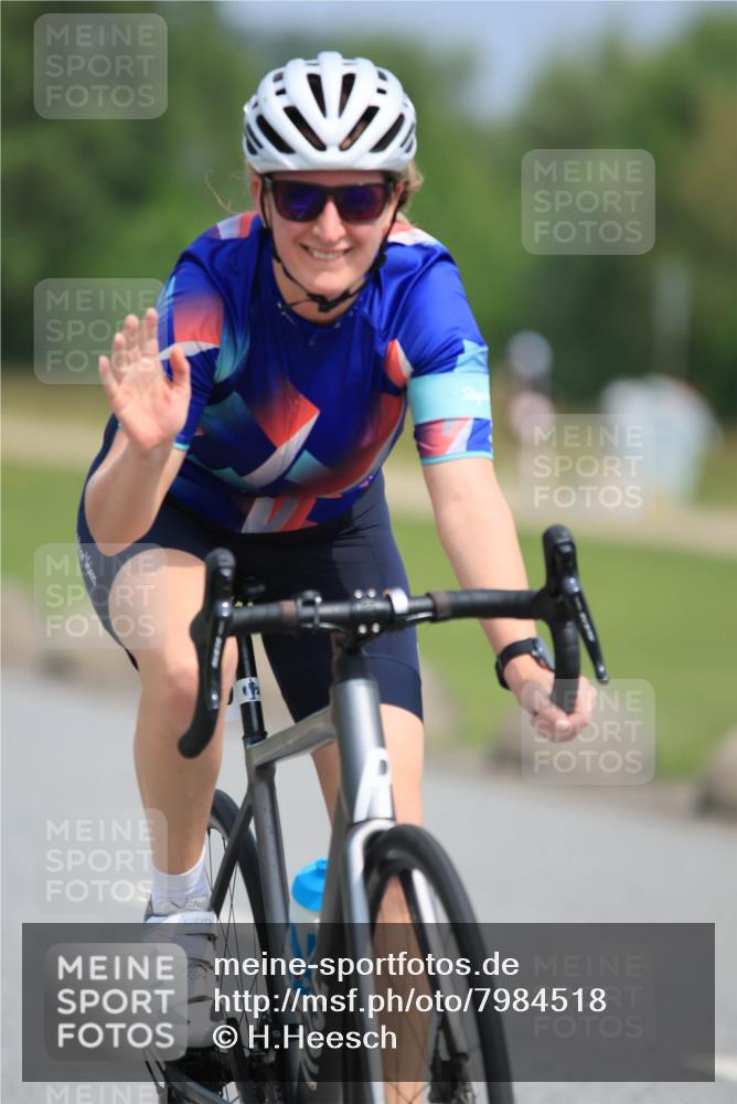 15.06.2025 - 27. Vierlanden-Triathlon H.Heesch http://msf.ph/oto/7984518 15.06.2025 11:00:30 Radfahren 157, 162, 227, 417, 489, 571, 638, 650 meine-sportfotos.de