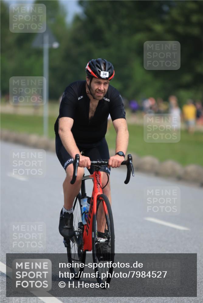 21.06.2025 - 27. Vierlanden-Triathlon H.Heesch http://msf.ph/oto/7984527 15.06.2025 11:23:08 Radfahren 34, 71, 183, 963 meine-sportfotos.de