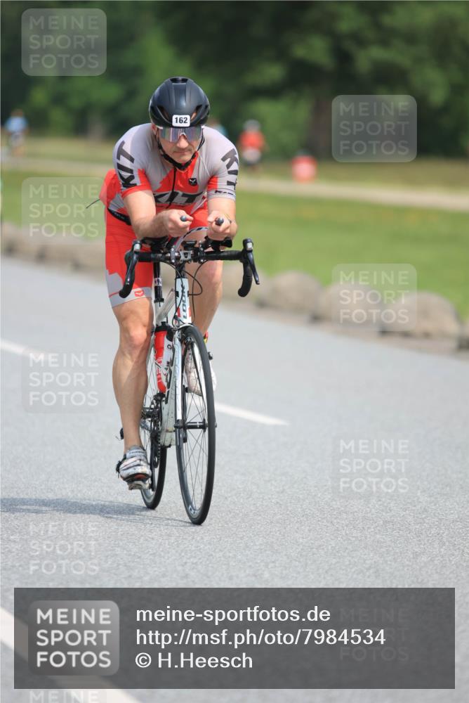 15.06.2025 - 27. Vierlanden-Triathlon H.Heesch http://msf.ph/oto/7984534 15.06.2025 11:00:34 Radfahren 61, 157, 162, 417, 421, 489, 586, 638, 726, 759 meine-sportfotos.de