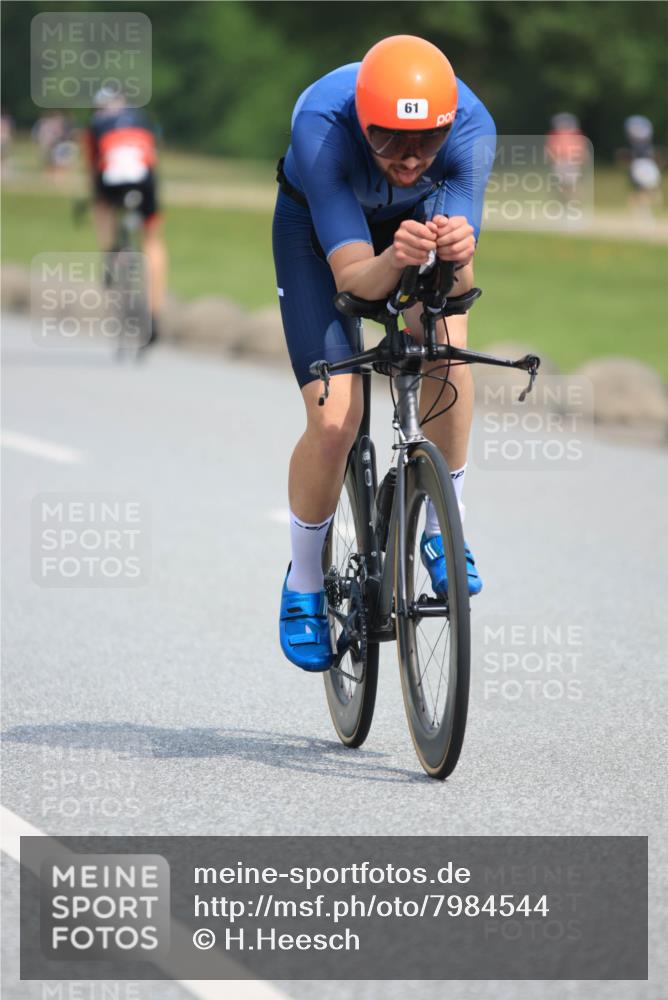 15.06.2025 - 27. Vierlanden-Triathlon H.Heesch http://msf.ph/oto/7984544 15.06.2025 11:00:39 Radfahren 61, 162, 226, 417, 421, 586, 726, 759 meine-sportfotos.de