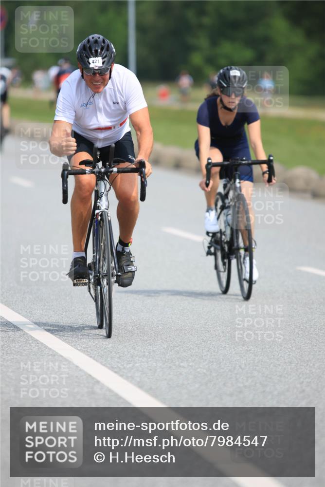 15.06.2025 - 27. Vierlanden-Triathlon H.Heesch http://msf.ph/oto/7984547 15.06.2025 11:00:41 Radfahren 61, 226, 417, 421, 586, 726, 759 meine-sportfotos.de