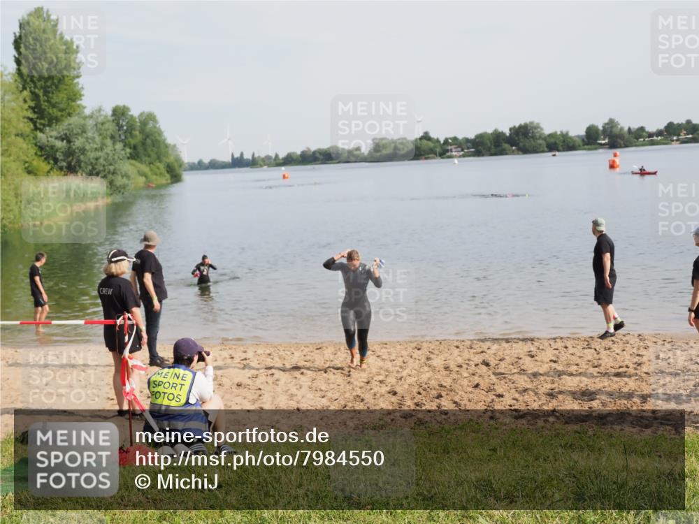 21.06.2025 - 27. Vierlanden-Triathlon MichiJ http://msf.ph/oto/7984550 15.06.2026 09:09:02 Schwimmen 199, 204 meine-sportfotos.de