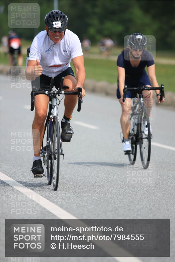 15.06.2025 - 27. Vierlanden-Triathlon H.Heesch http://msf.ph/oto/7984555 15.06.2025 11:00:42 Radfahren 61, 226, 421, 586, 726, 759 meine-sportfotos.de