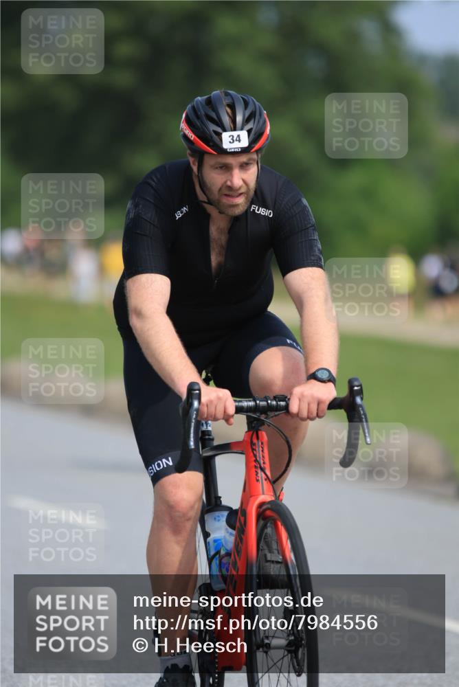21.06.2025 - 27. Vierlanden-Triathlon H.Heesch http://msf.ph/oto/7984556 15.06.2025 11:23:08 Radfahren 34, 71, 183, 963 meine-sportfotos.de