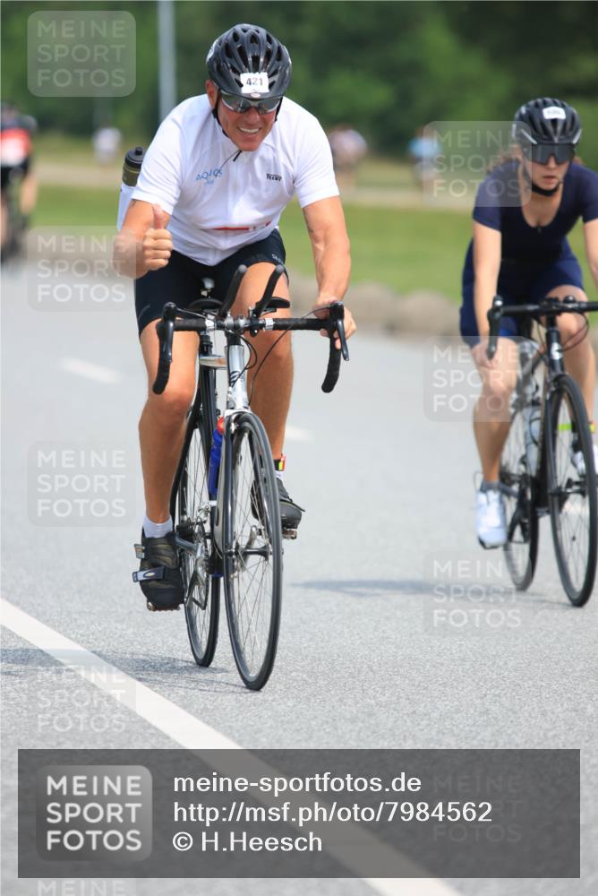15.06.2025 - 27. Vierlanden-Triathlon H.Heesch http://msf.ph/oto/7984562 15.06.2025 11:00:42 Radfahren 61, 226, 421, 586, 726, 759 meine-sportfotos.de