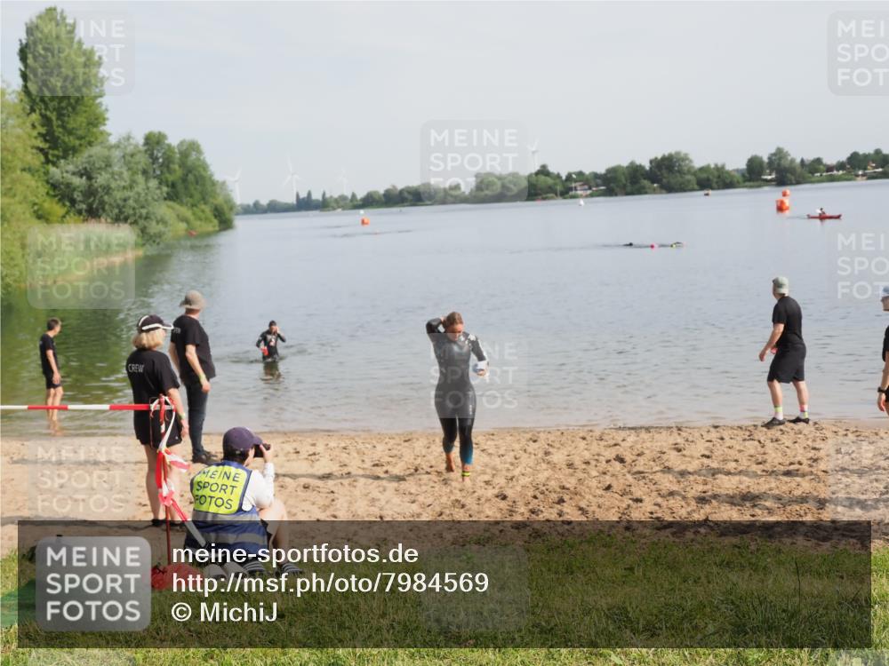 21.06.2025 - 27. Vierlanden-Triathlon MichiJ http://msf.ph/oto/7984569 15.06.2026 09:09:02 Schwimmen 199, 204 meine-sportfotos.de