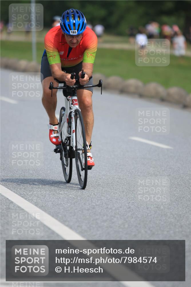 21.06.2025 - 27. Vierlanden-Triathlon H.Heesch http://msf.ph/oto/7984574 15.06.2025 11:23:14 Radfahren 180, 183, 753 meine-sportfotos.de