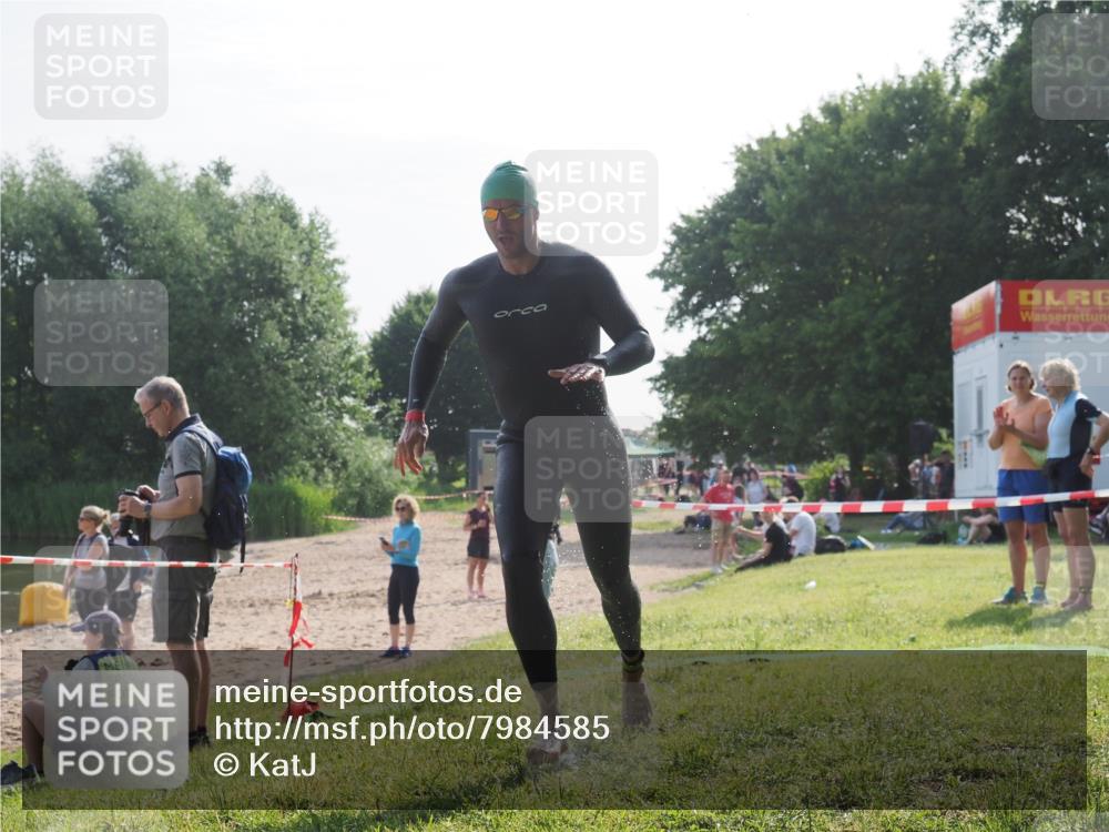 15.06.2025 - 27. Vierlanden-Triathlon KatJ http://msf.ph/oto/7984585 15.06.2025 08:56:19 Schwimmen 239 meine-sportfotos.de