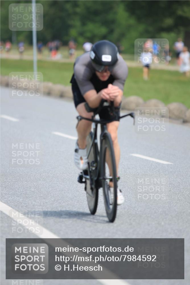 21.06.2025 - 27. Vierlanden-Triathlon H.Heesch http://msf.ph/oto/7984592 15.06.2025 11:23:17 Radfahren 180, 183, 753, 858 meine-sportfotos.de