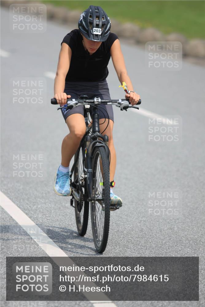 15.06.2025 - 27. Vierlanden-Triathlon H.Heesch http://msf.ph/oto/7984615 15.06.2025 11:00:58 Radfahren 163, 203, 695 meine-sportfotos.de