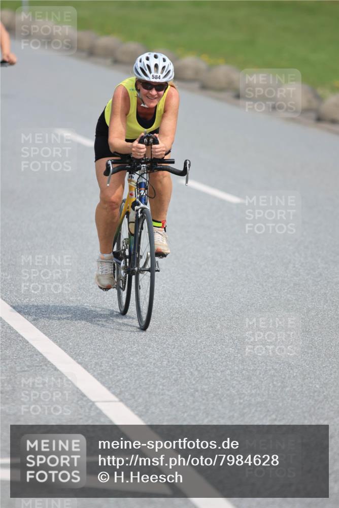 15.06.2025 - 27. Vierlanden-Triathlon H.Heesch http://msf.ph/oto/7984628 15.06.2025 11:01:45 Radfahren 32, 90, 239, 584, 614 meine-sportfotos.de
