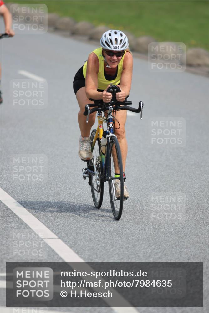 15.06.2025 - 27. Vierlanden-Triathlon H.Heesch http://msf.ph/oto/7984635 15.06.2025 11:01:46 Radfahren 32, 90, 221, 239, 584, 614 meine-sportfotos.de