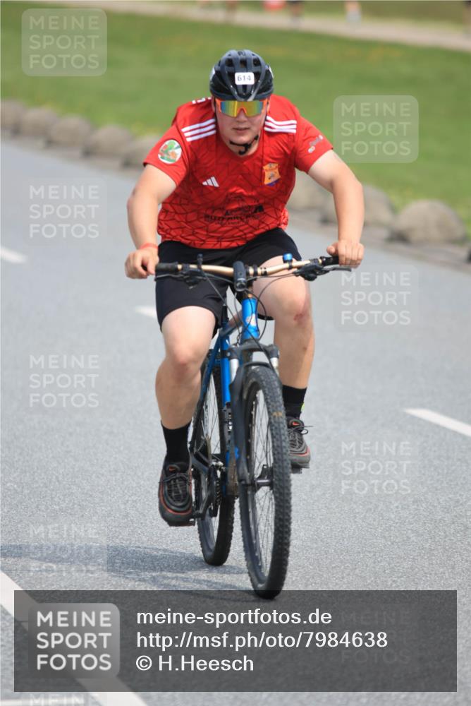 15.06.2025 - 27. Vierlanden-Triathlon H.Heesch http://msf.ph/oto/7984638 15.06.2025 11:01:47 Radfahren 32, 90, 221, 239, 584, 614 meine-sportfotos.de