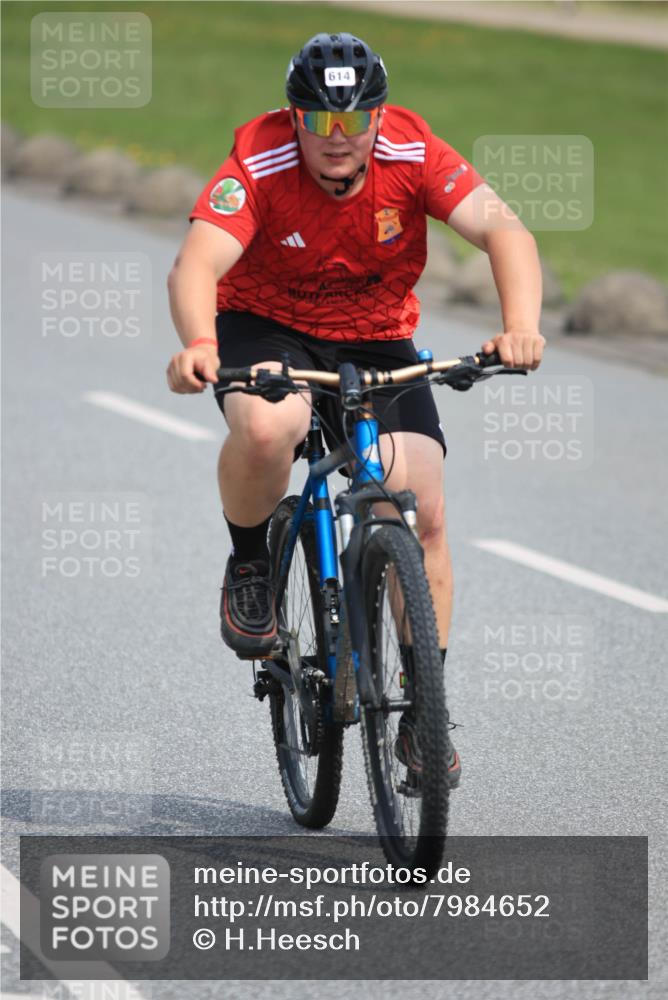 15.06.2025 - 27. Vierlanden-Triathlon H.Heesch http://msf.ph/oto/7984652 15.06.2025 11:01:47 Radfahren 32, 90, 221, 239, 584, 614 meine-sportfotos.de