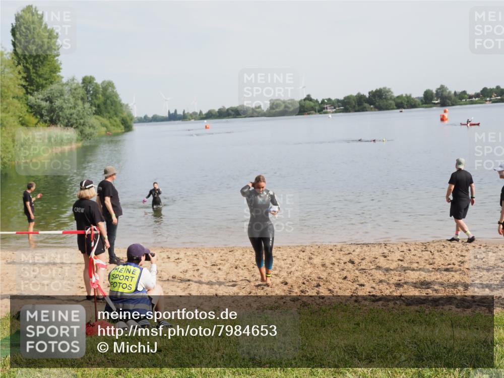 21.06.2025 - 27. Vierlanden-Triathlon MichiJ http://msf.ph/oto/7984653 15.06.2026 09:09:03 Schwimmen 199, 204 meine-sportfotos.de
