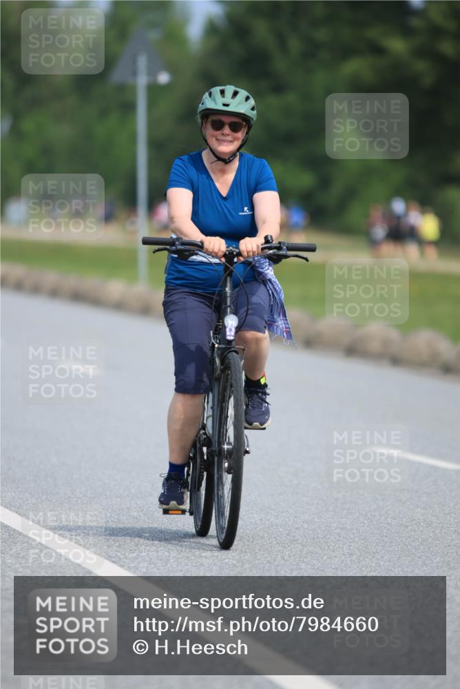 21.06.2025 - 27. Vierlanden-Triathlon H.Heesch http://msf.ph/oto/7984660 15.06.2025 11:23:27 Radfahren 543, 858 meine-sportfotos.de