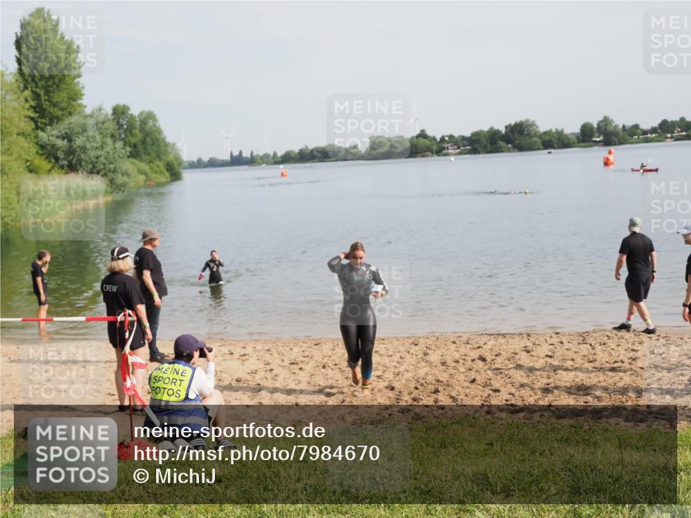 21.06.2025 - 27. Vierlanden-Triathlon MichiJ http://msf.ph/oto/7984670 15.06.2026 09:09:03 Schwimmen 199, 204 meine-sportfotos.de