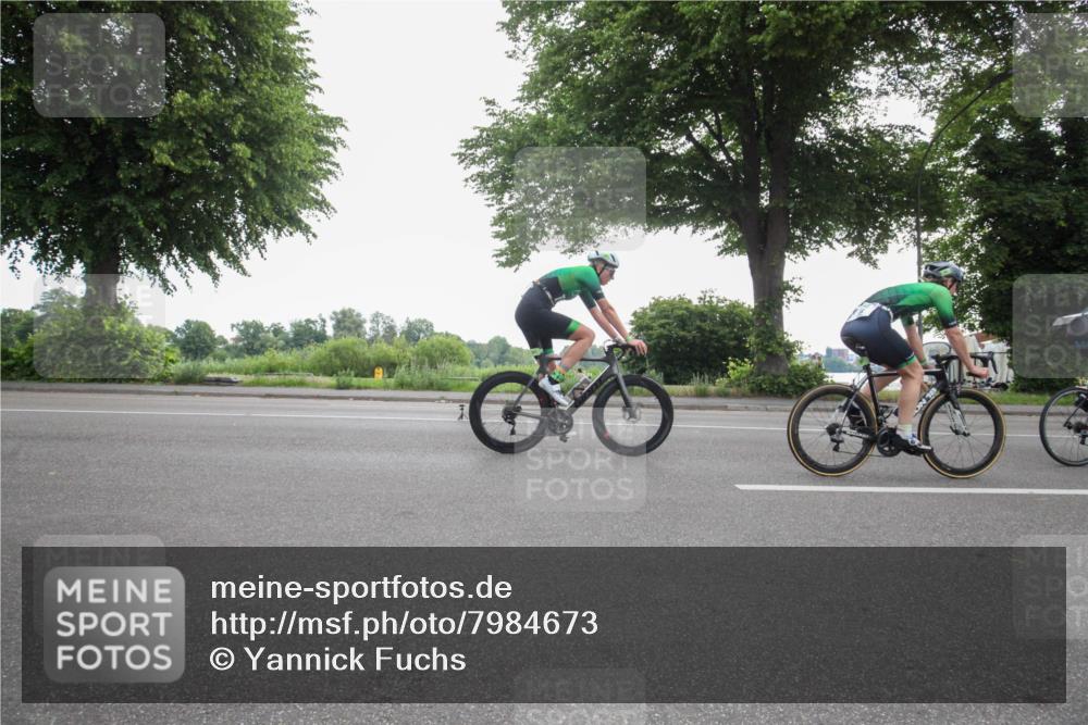 15.06.2025 - 7 Türme Triathlon Yannick Fuchs http://msf.ph/oto/7984673 15.06.2025 10:02:36 Radfahren 129, 132 meine-sportfotos.de