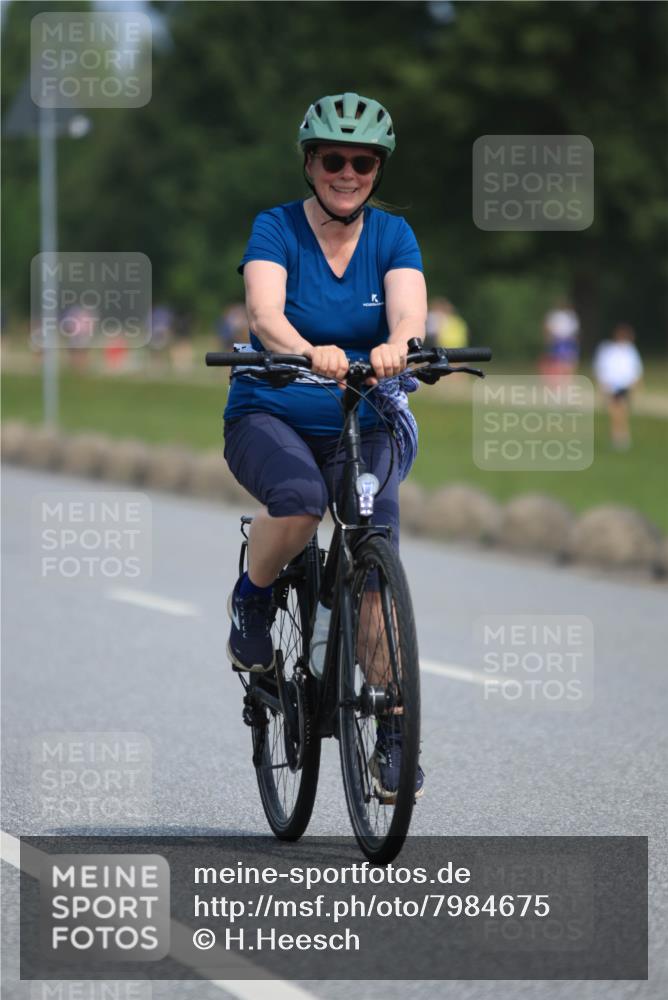 21.06.2025 - 27. Vierlanden-Triathlon H.Heesch http://msf.ph/oto/7984675 15.06.2025 11:23:27 Radfahren 543, 858 meine-sportfotos.de