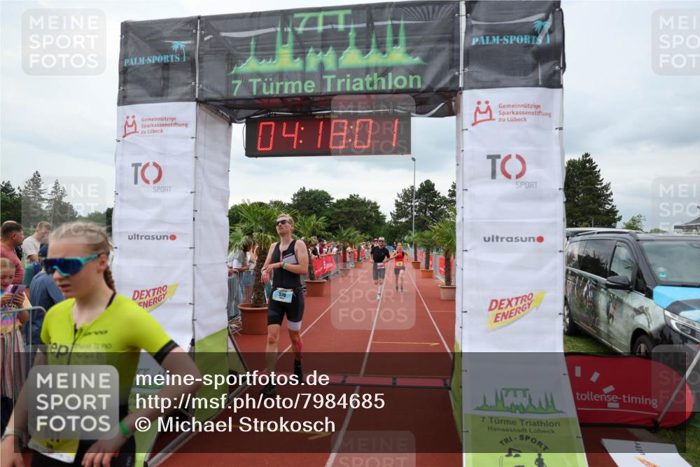 15.06.2025 - 7 Türme Triathlon Michael Strokosch http://msf.ph/oto/7984685 15.06.2025 14:18:01 Ziel 261, 570, 613, 721, 841, 1131, 1195 meine-sportfotos.de