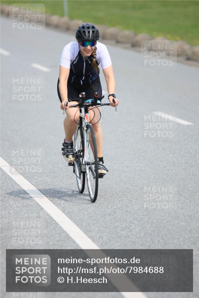 15.06.2025 - 27. Vierlanden-Triathlon H.Heesch http://msf.ph/oto/7984688 15.06.2025 11:01:57 Radfahren 32, 221, 238, 567 meine-sportfotos.de