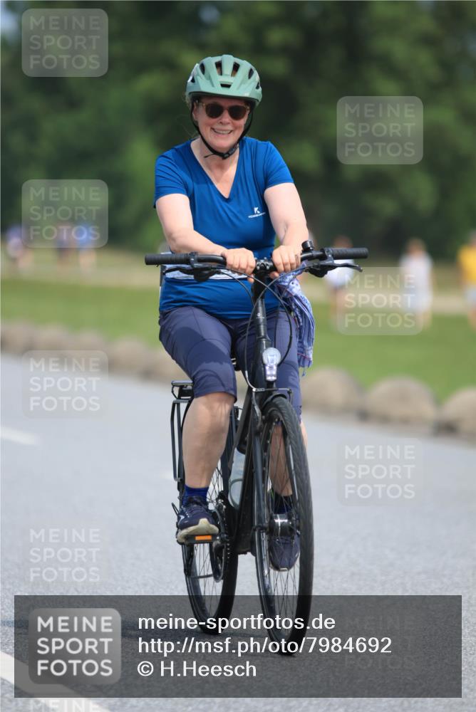 21.06.2025 - 27. Vierlanden-Triathlon H.Heesch http://msf.ph/oto/7984692 15.06.2025 11:23:28 Radfahren 187, 543, 858 meine-sportfotos.de