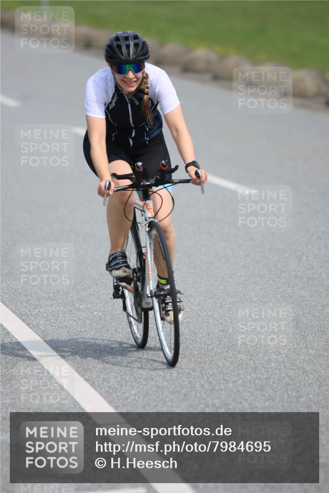 15.06.2025 - 27. Vierlanden-Triathlon H.Heesch http://msf.ph/oto/7984695 15.06.2025 11:01:58 Radfahren 221, 238, 567 meine-sportfotos.de