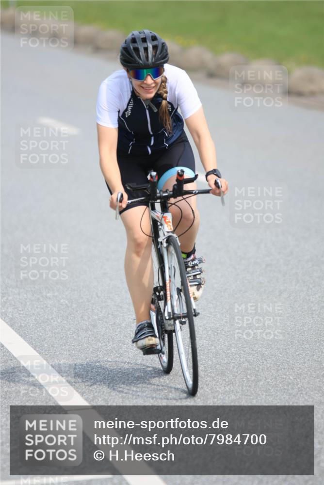 15.06.2025 - 27. Vierlanden-Triathlon H.Heesch http://msf.ph/oto/7984700 15.06.2025 11:01:58 Radfahren 221, 238, 567 meine-sportfotos.de