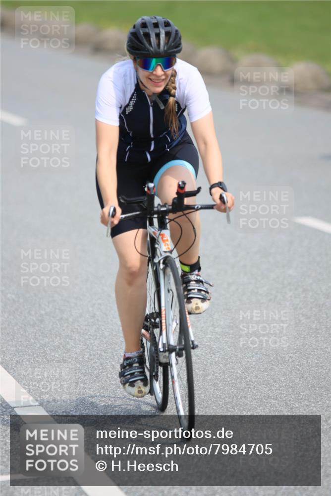 15.06.2025 - 27. Vierlanden-Triathlon H.Heesch http://msf.ph/oto/7984705 15.06.2025 11:01:58 Radfahren 221, 238, 567 meine-sportfotos.de