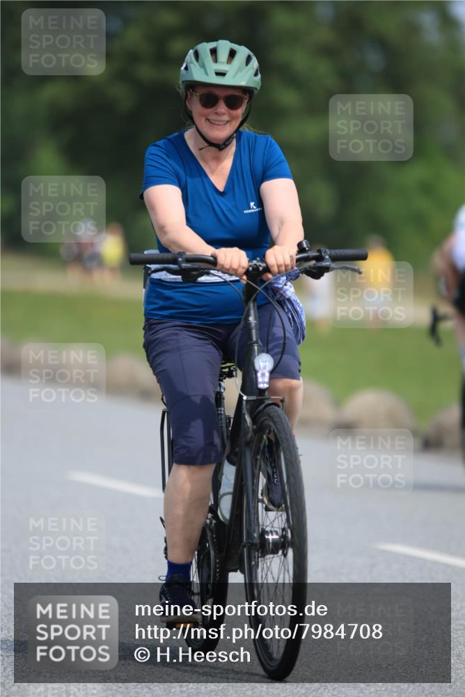 21.06.2025 - 27. Vierlanden-Triathlon H.Heesch http://msf.ph/oto/7984708 15.06.2025 11:23:28 Radfahren 187, 543, 858 meine-sportfotos.de