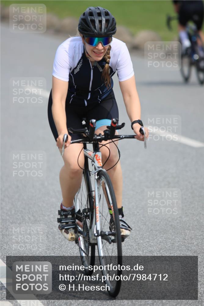 15.06.2025 - 27. Vierlanden-Triathlon H.Heesch http://msf.ph/oto/7984712 15.06.2025 11:01:58 Radfahren 221, 238, 567 meine-sportfotos.de