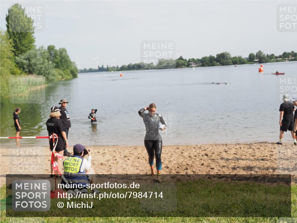 21.06.2025 - 27. Vierlanden-Triathlon MichiJ http://msf.ph/oto/7984714 15.06.2026 09:09:04 Schwimmen 199, 204 meine-sportfotos.de